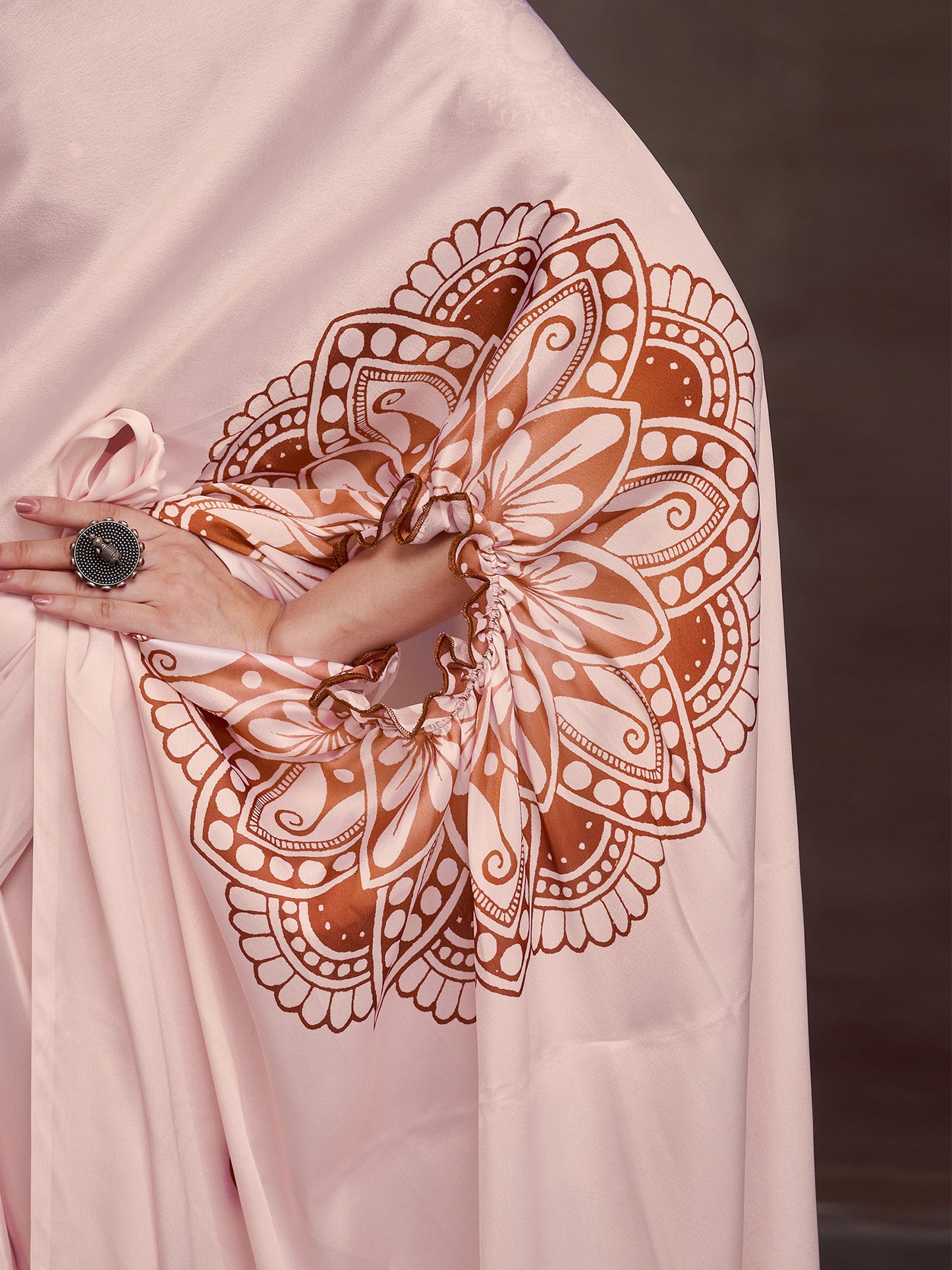 Women's Satin Cream Digital Print Designer Saree With Blouse Piece