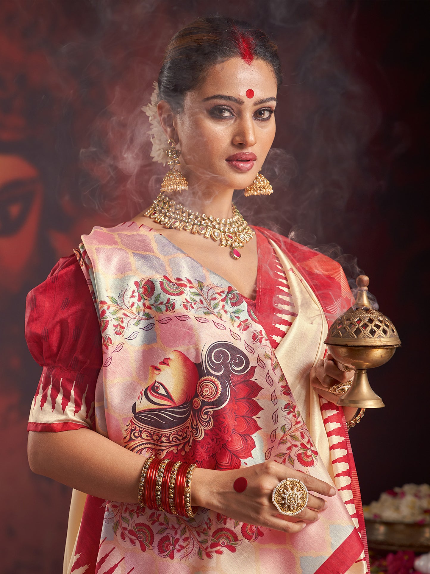 Women's Silk Blend Off White Printed Celebrity Saree With Blouse Piece