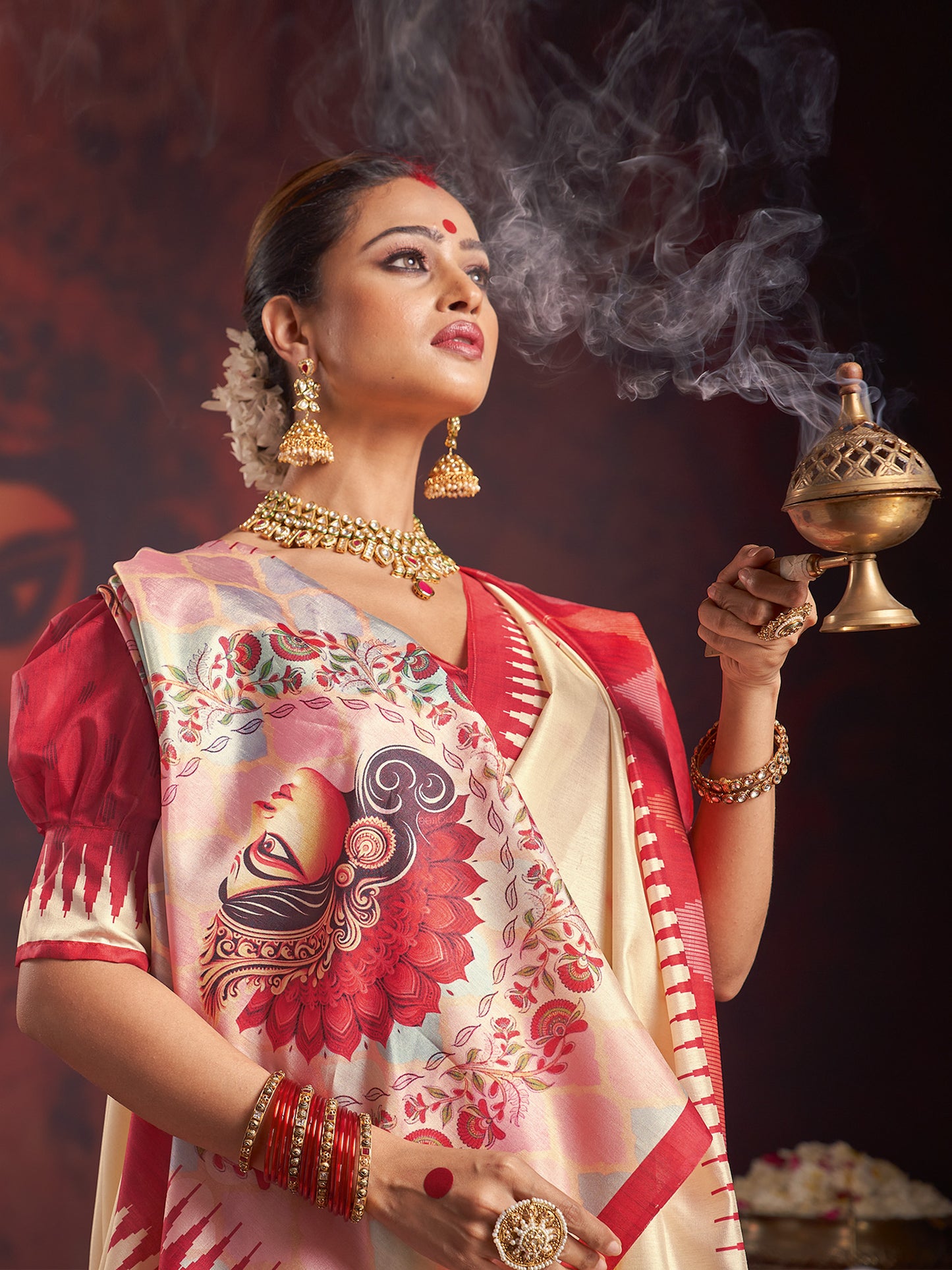 Women's Silk Blend Off White Printed Celebrity Saree With Blouse Piece
