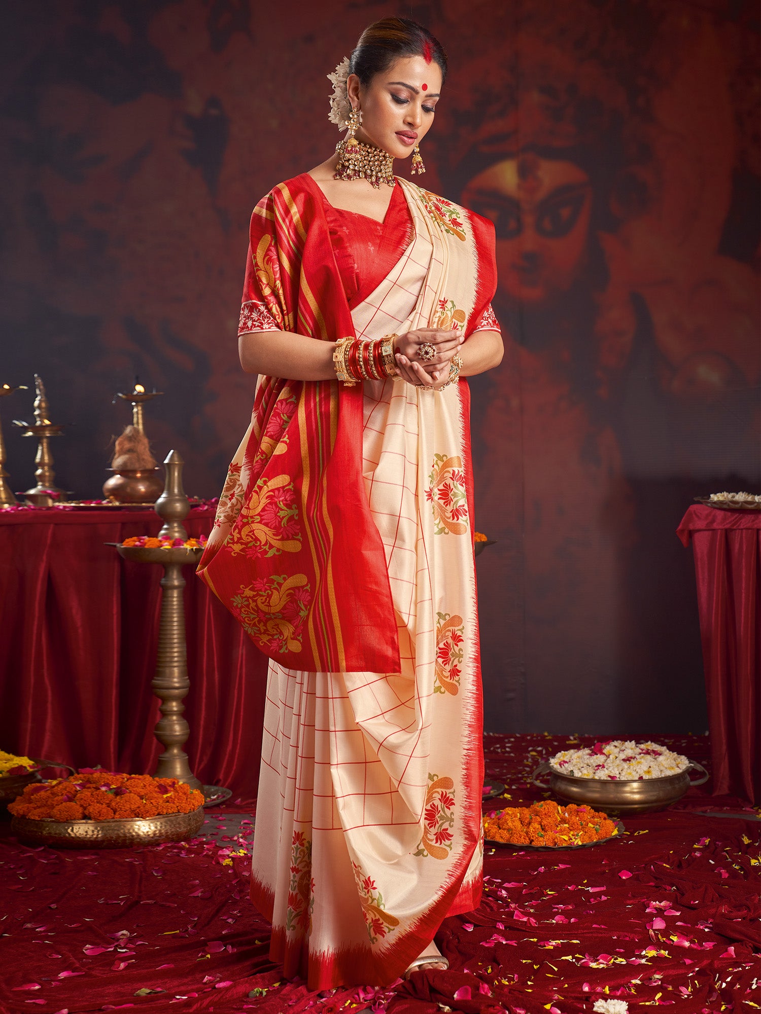 Women's Silk Blend Off White Printed Celebrity Saree With Blouse Piece