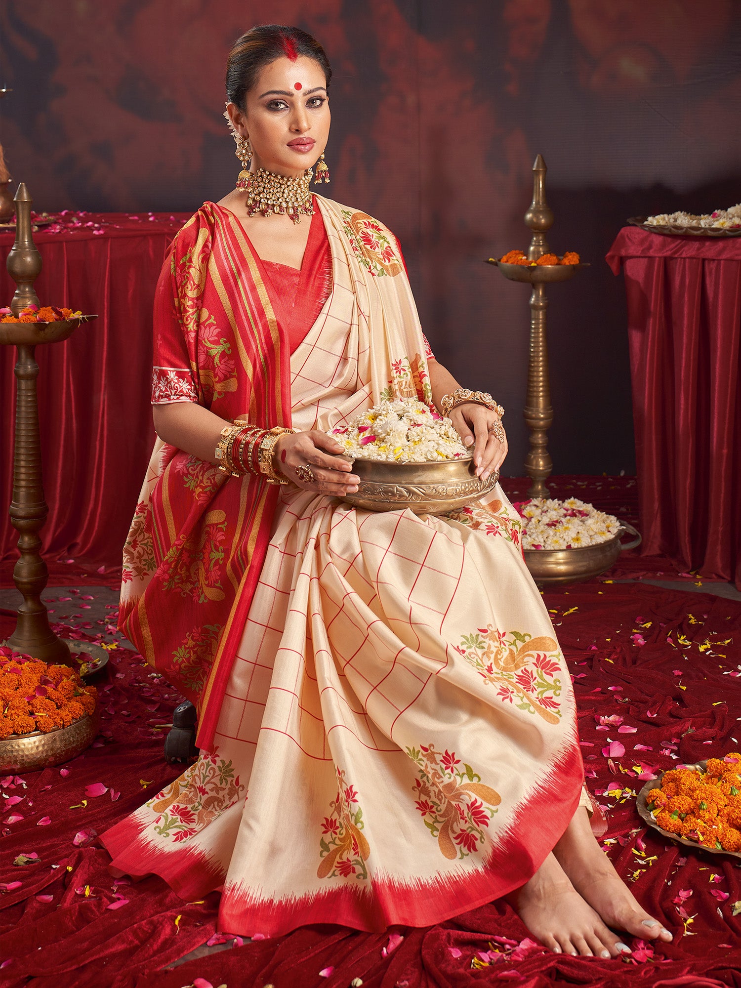 Women's Silk Blend Off White Printed Celebrity Saree With Blouse Piece