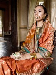 ساري نسائي من الحرير الخالص بتصميم منسوج بلون الصدأ مع قطعة بلوزة