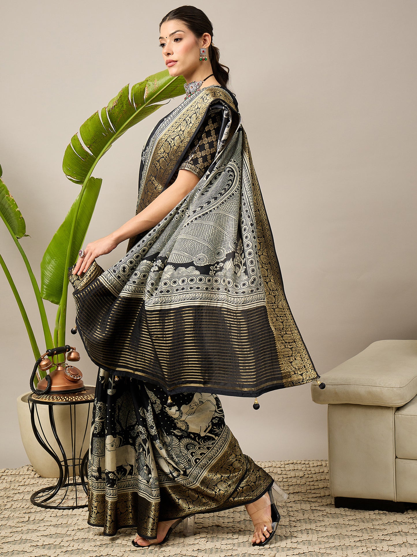 Women's Viscose Black Printed Designer Saree With Blouse Piece