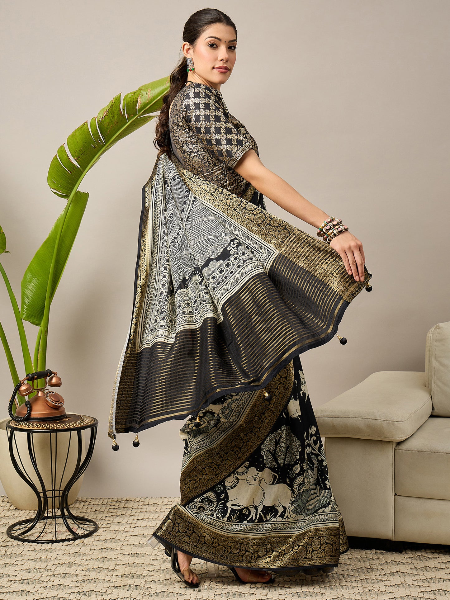 Women's Viscose Black Printed Designer Saree With Blouse Piece