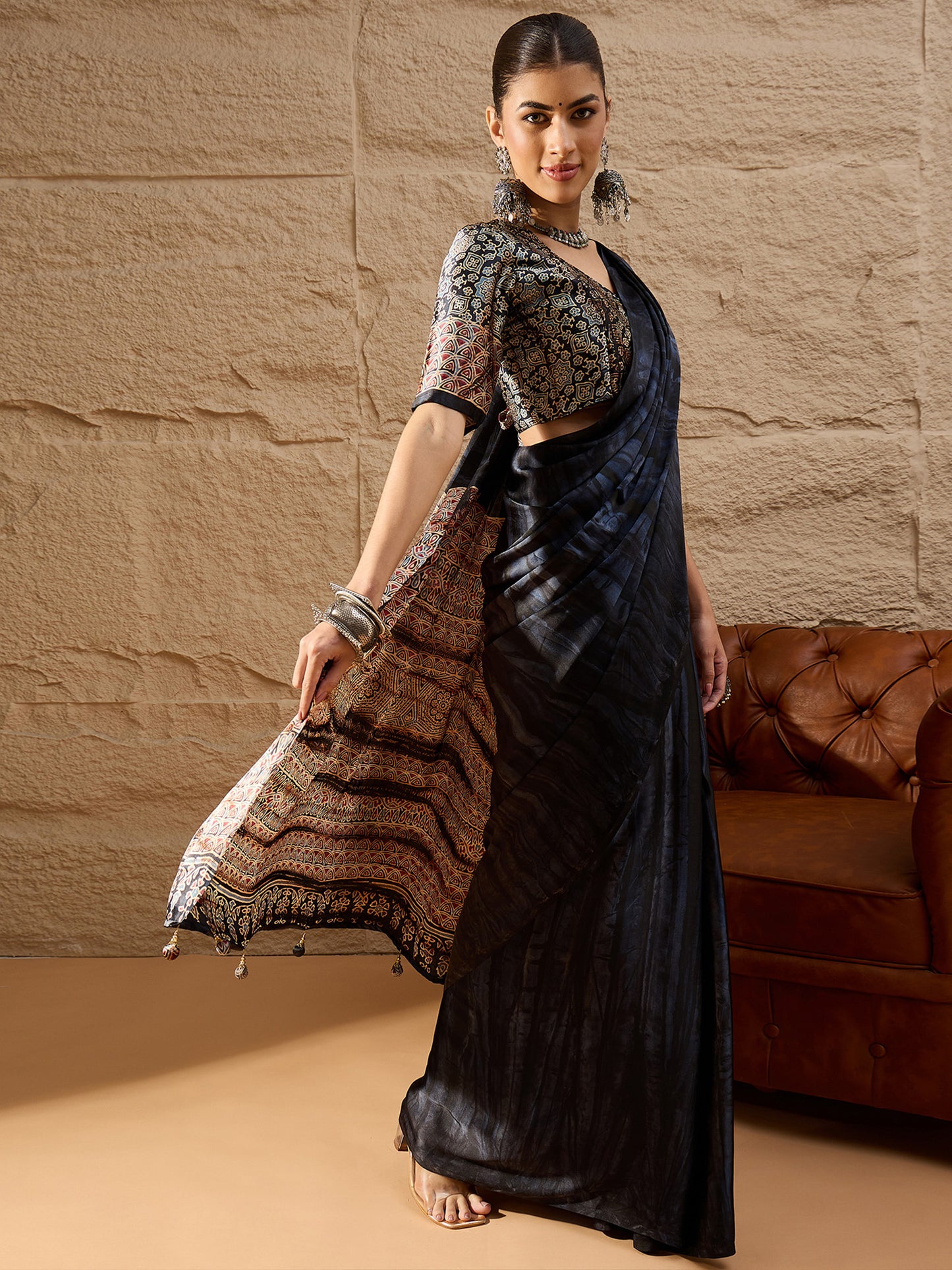 Women's Crepe Black Printed Designer Saree With Blouse Piece