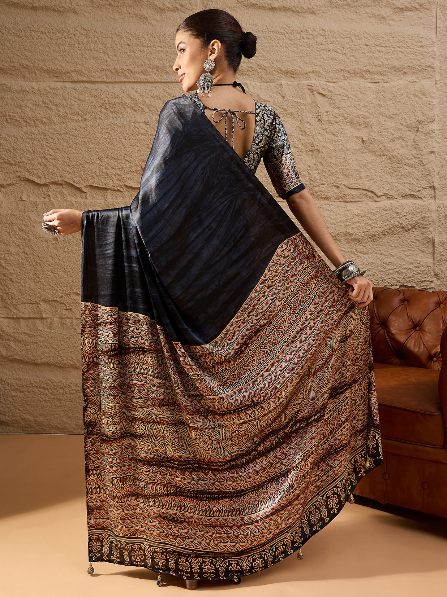 Women's Crepe Black Printed Designer Saree With Blouse Piece