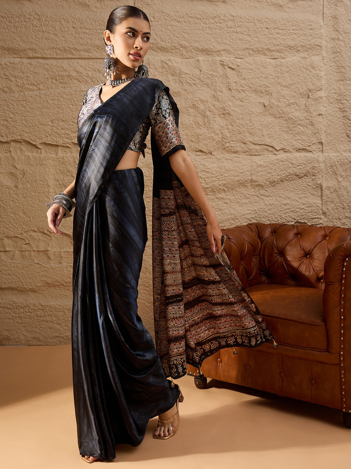 Women's Crepe Black Printed Designer Saree With Blouse Piece
