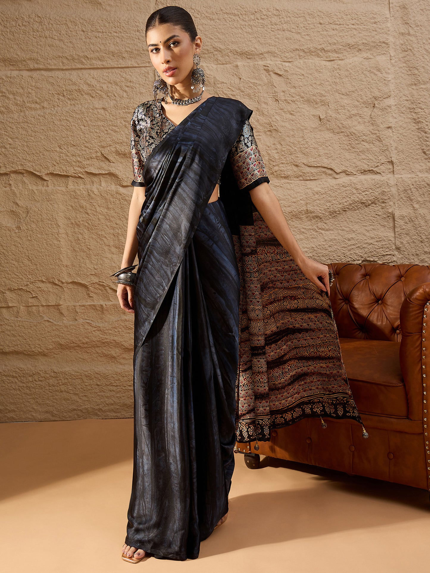 Women's Crepe Black Printed Designer Saree With Blouse Piece