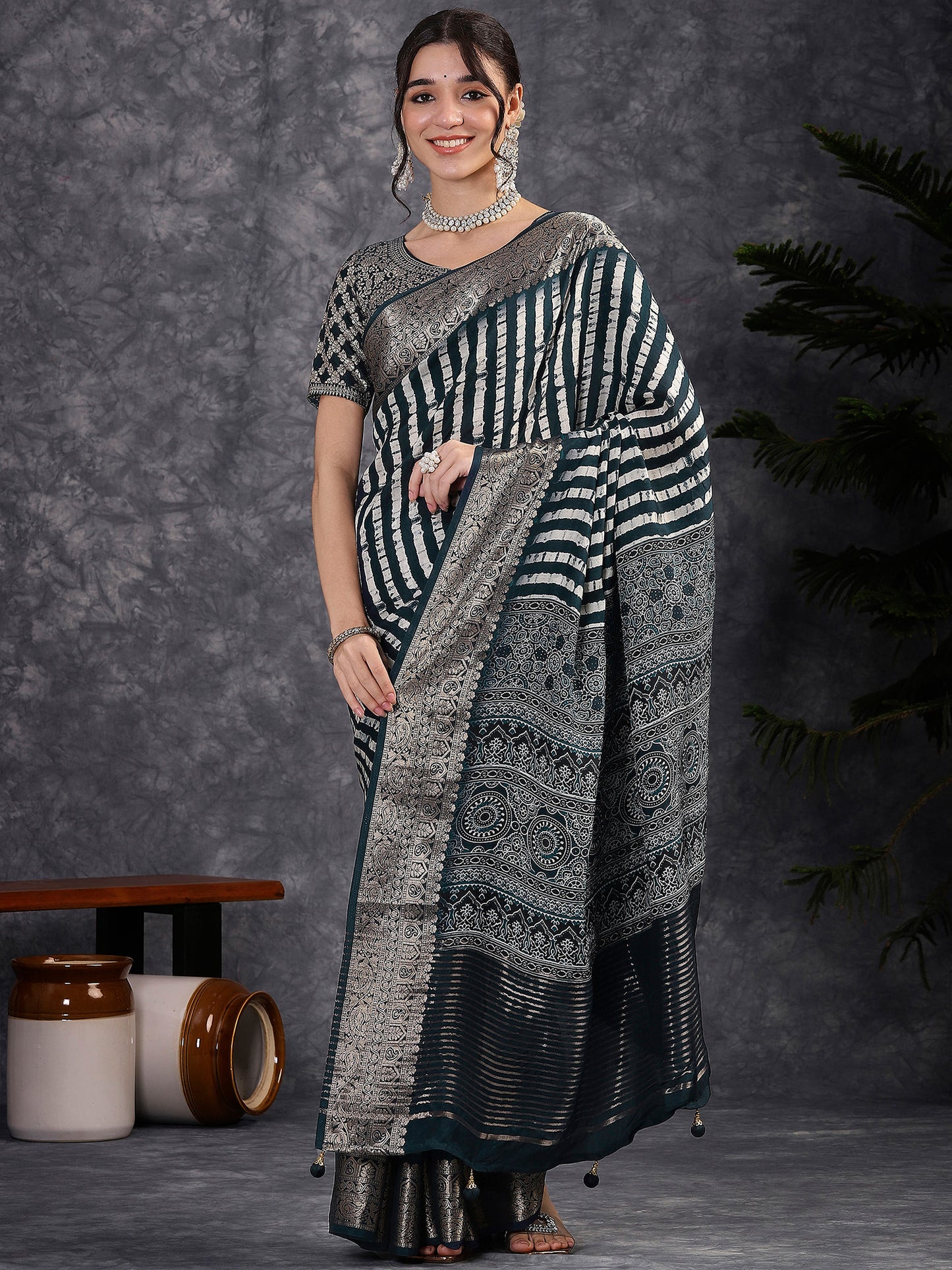 Women's Viscose Navy Blue Digital Print Designer Saree With Blouse Piece