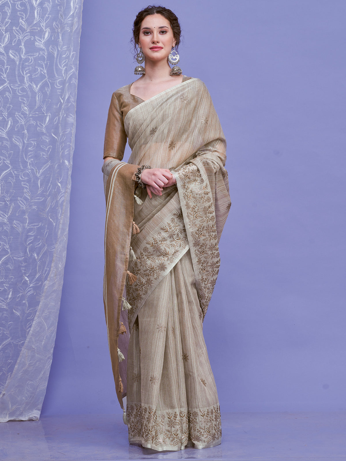 ساري نسائي رمادي من الكتان المنسوج بتصميم فاخر مع قطعة بلوزة