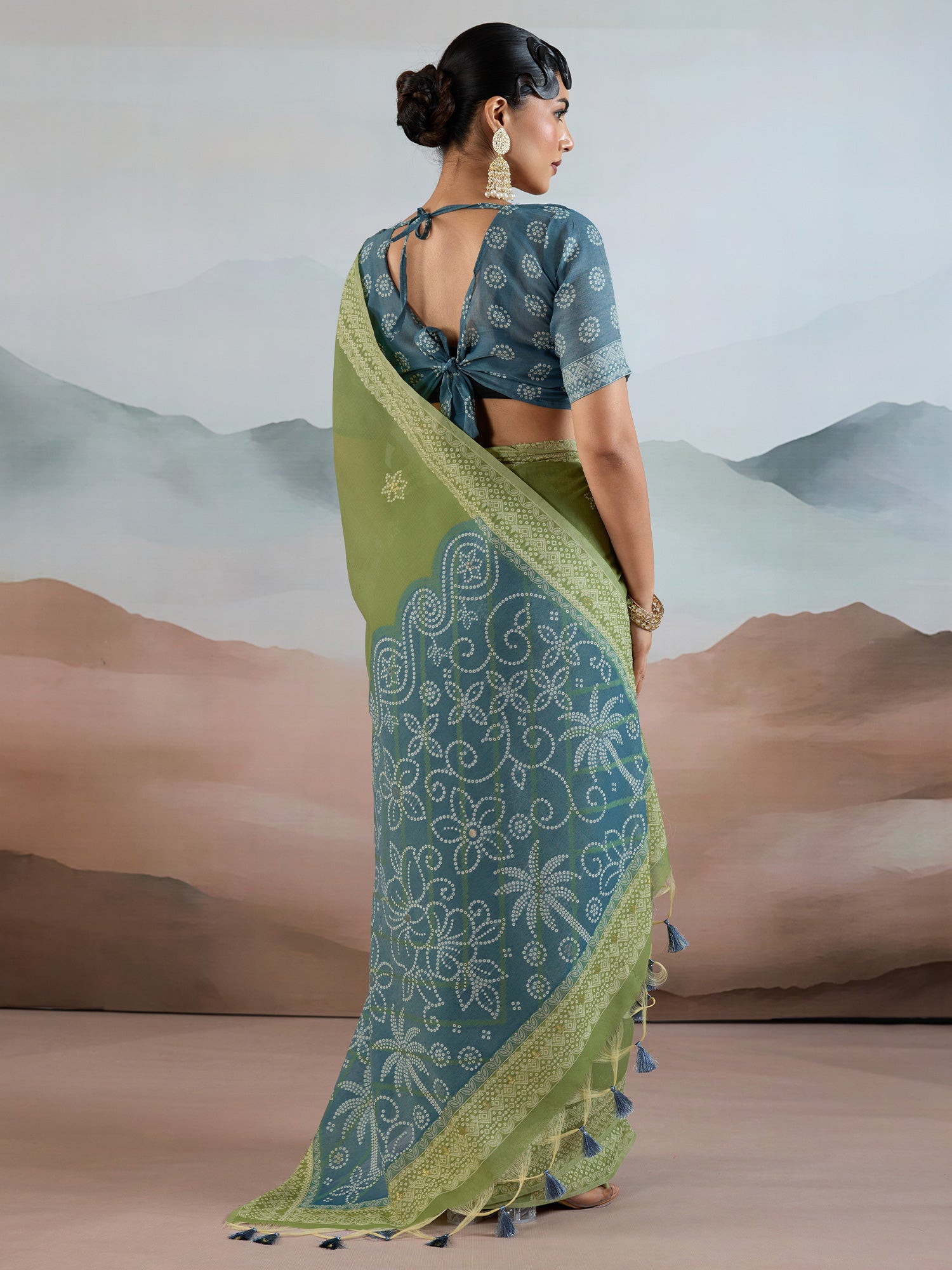 Women's Pure Cotton Green Woven Design DesignerSaree With Blouse Piece