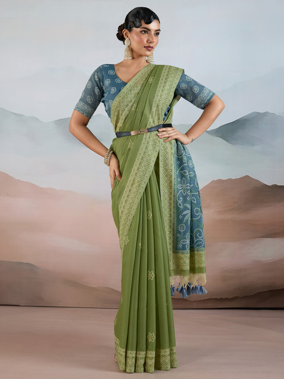 Women's Pure Cotton Green Woven Design DesignerSaree With Blouse Piece