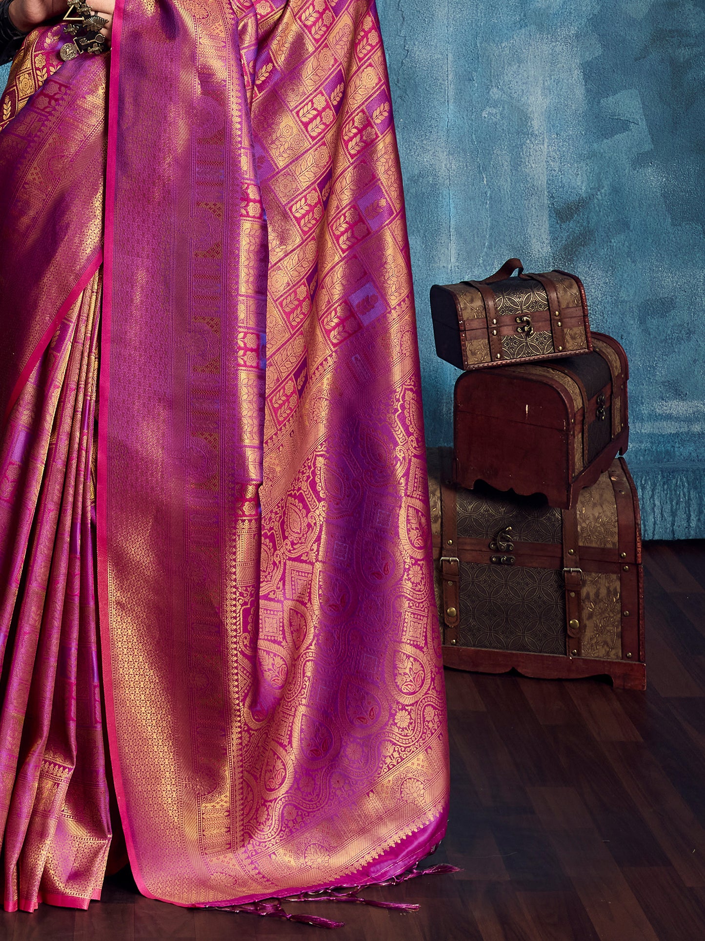 Women's Kanjeevaram Silk Magenta Woven Design Designer Saree With Blouse Piece