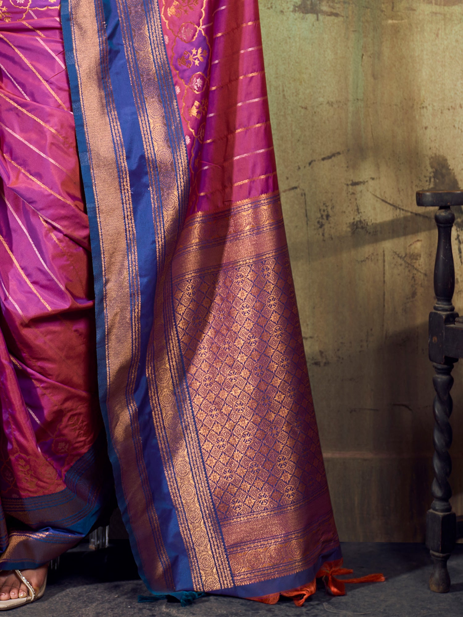 Women's Pure Silk Magenta Woven Design Designer Saree With Blouse Piece