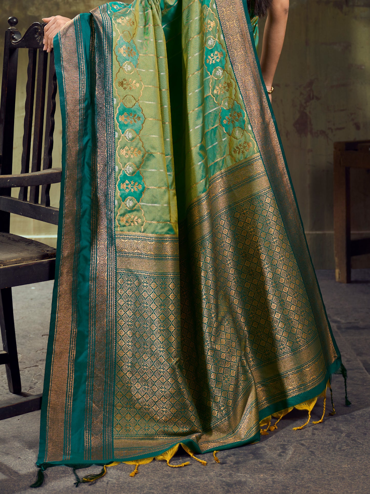 Women's Pure Silk Teal green Woven Design Designer Saree With Blouse Piece