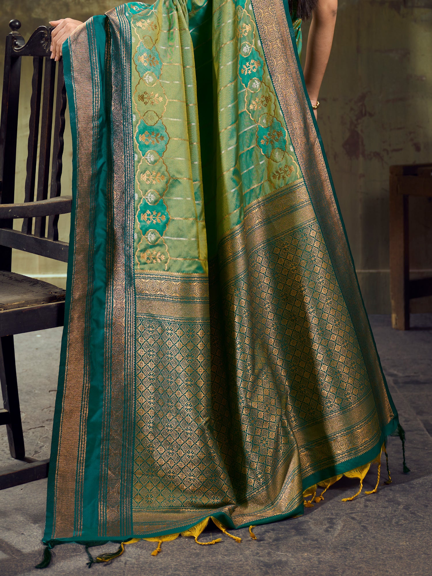 Women's Pure Silk Teal green Woven Design Designer Saree With Blouse Piece
