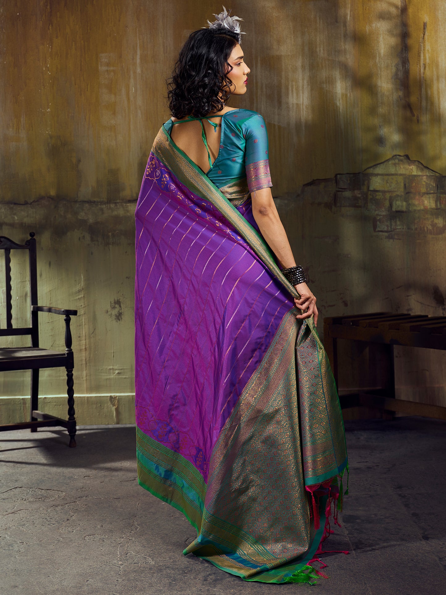 Women's Pure Silk Purple Woven Design Designer Saree With Blouse Piece