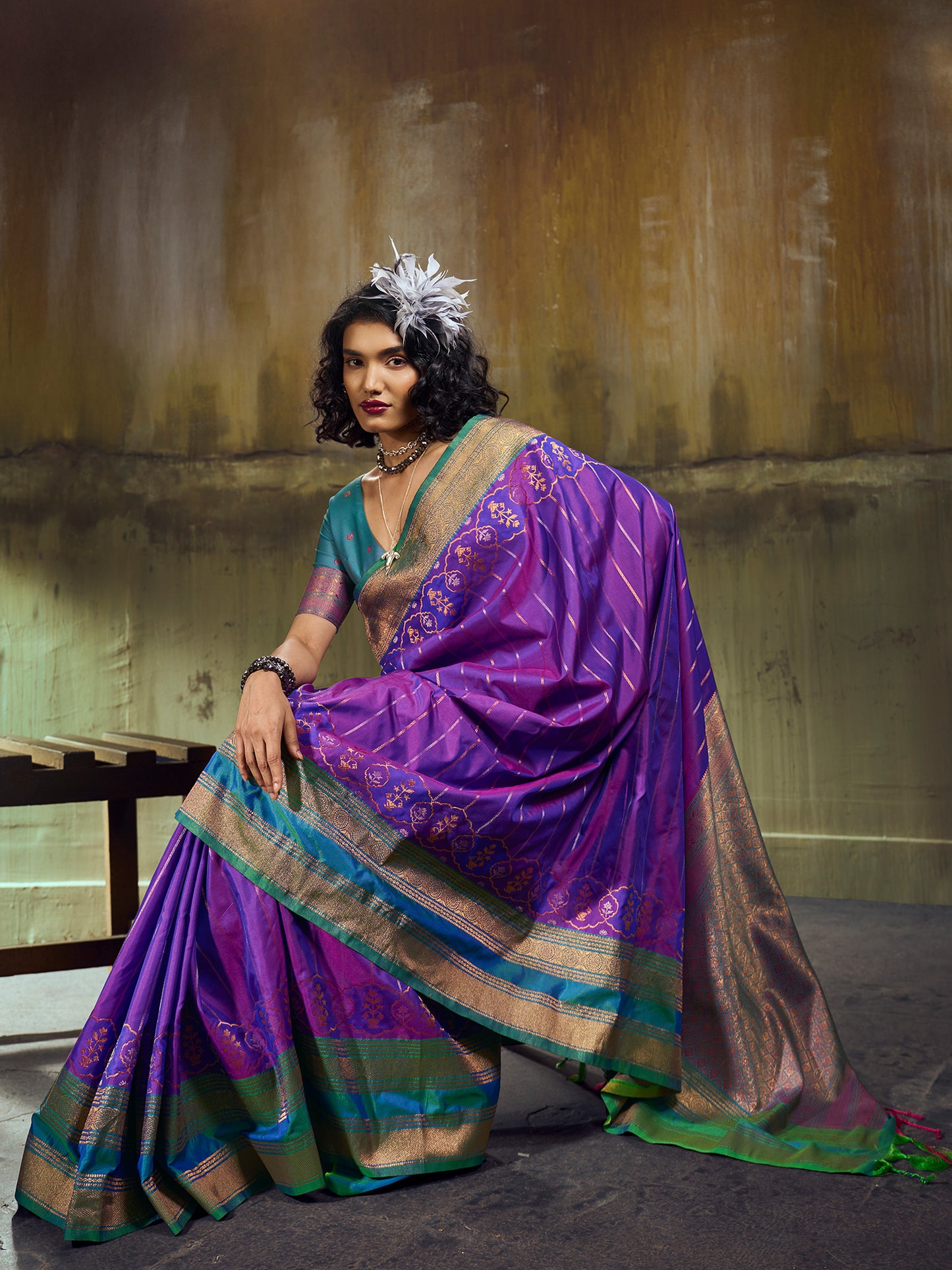 Women's Pure Silk Purple Woven Design Designer Saree With Blouse Piece