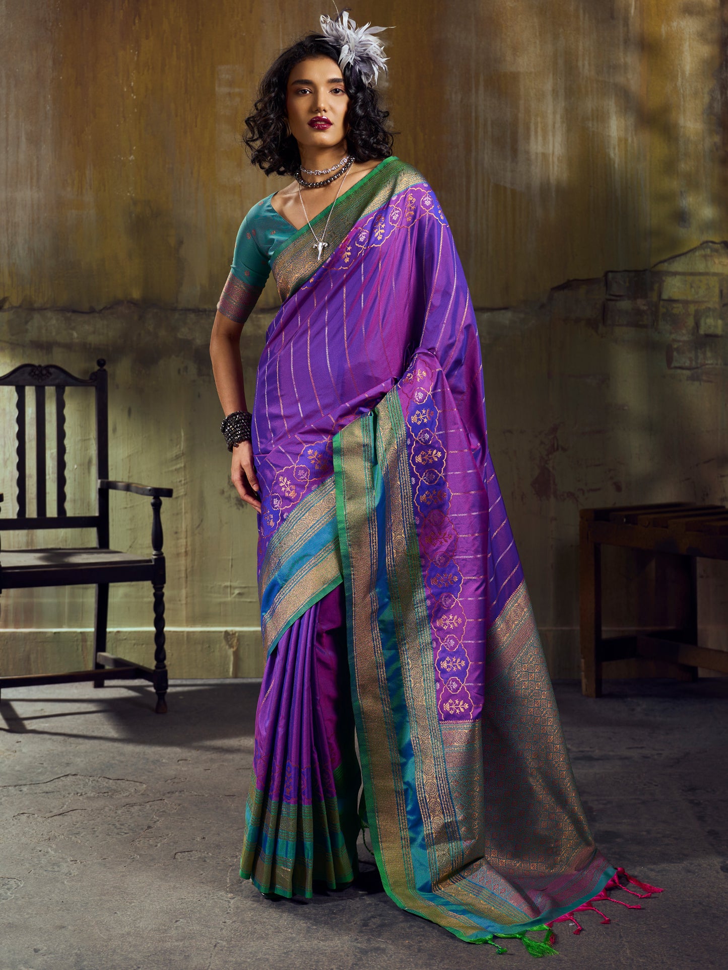 Women's Pure Silk Purple Woven Design Designer Saree With Blouse Piece