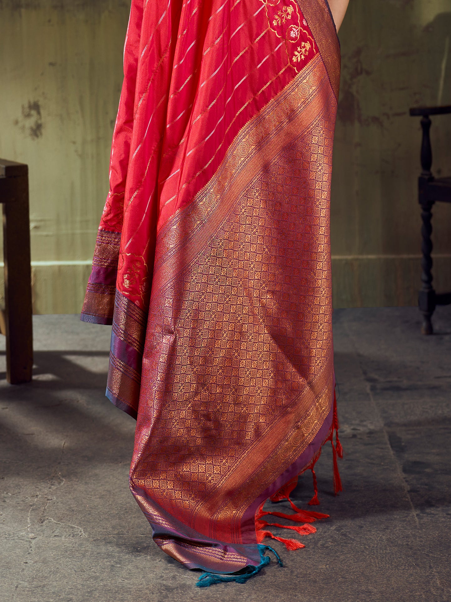 Women's Pure Silk Red Woven Design Designer Saree With Blouse Piece