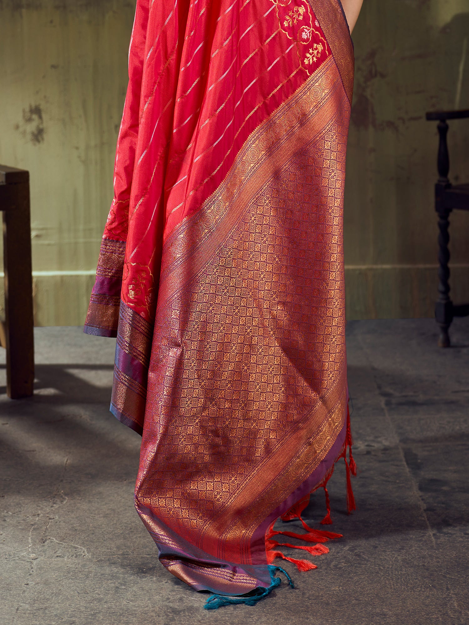 Women's Pure Silk Red Woven Design Designer Saree With Blouse Piece
