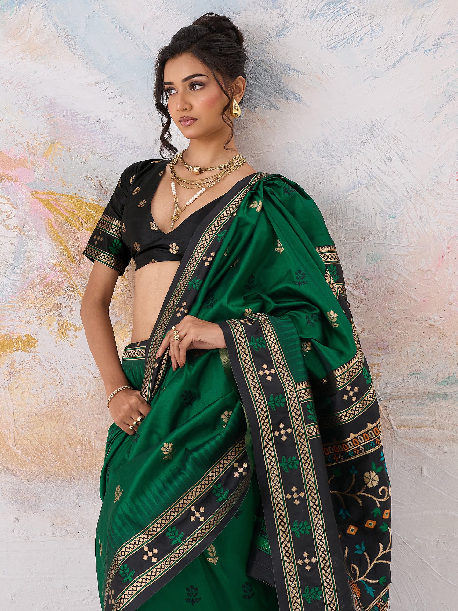 Women's Silk Blend Green Woven Design Designer Saree With Blouse Piece