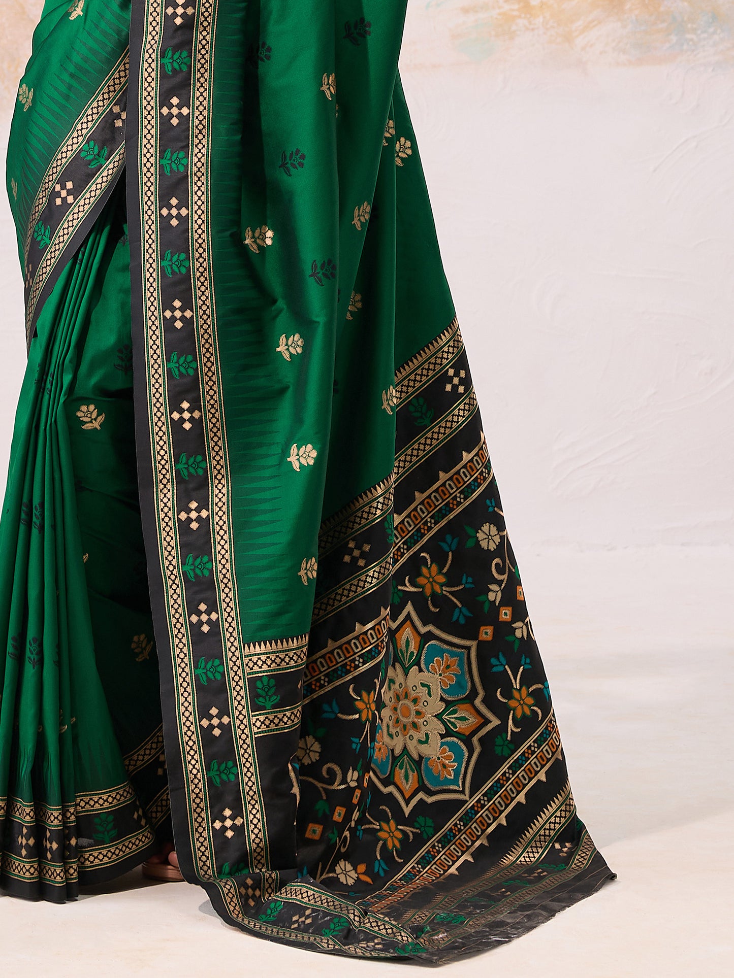 Women's Silk Blend Green Woven Design Designer Saree With Blouse Piece