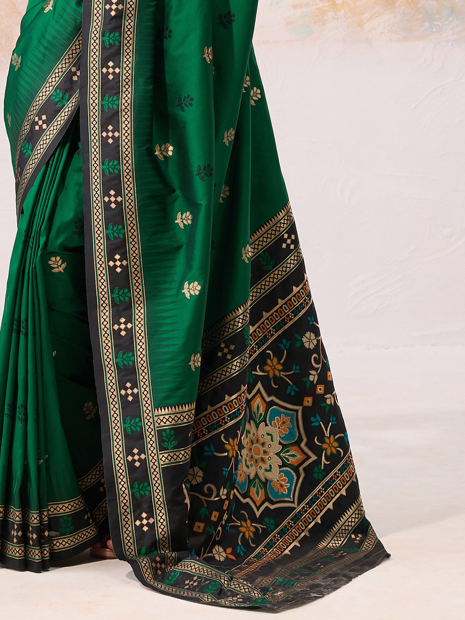 Women's Silk Blend Green Woven Design Designer Saree With Blouse Piece