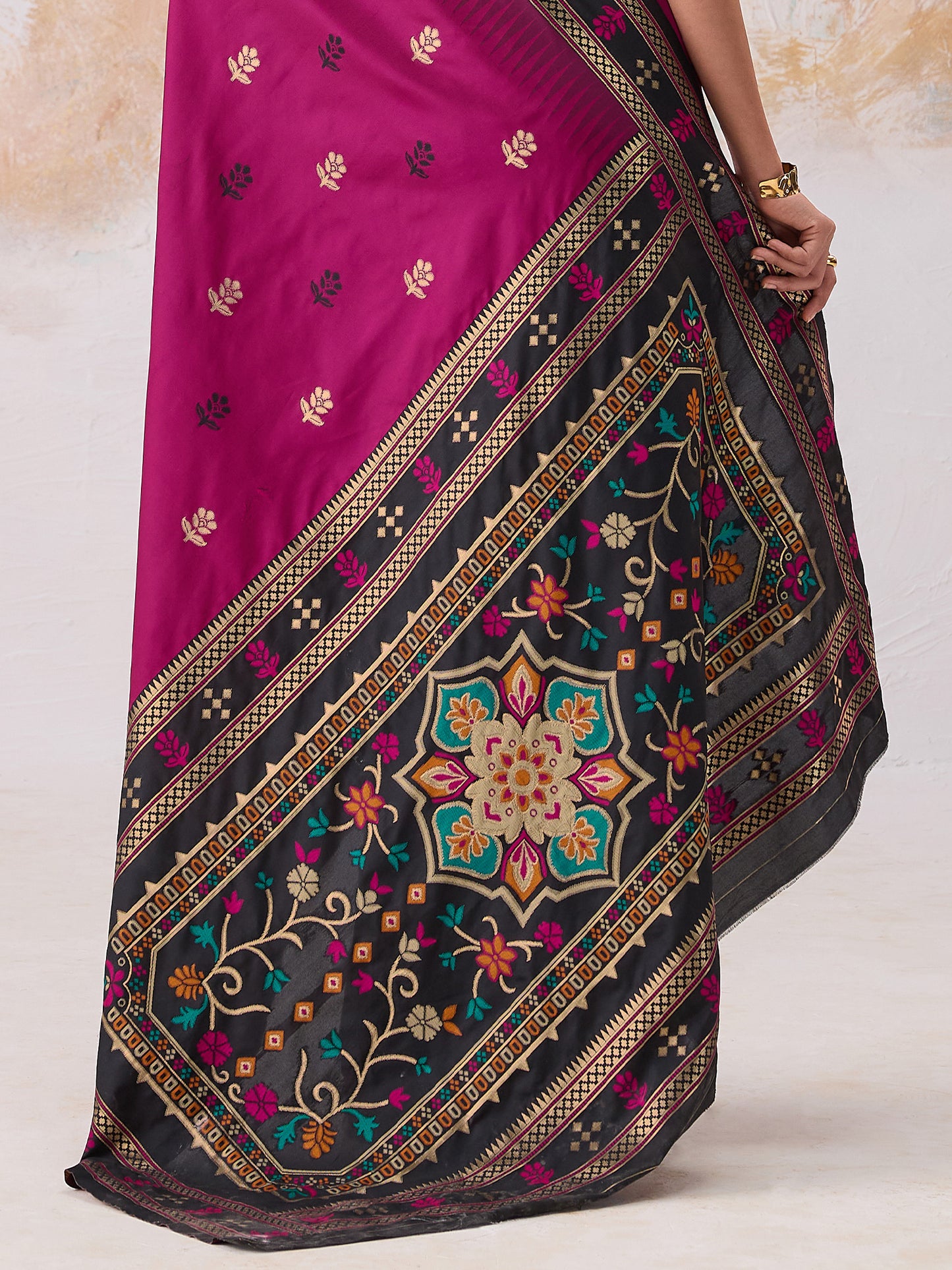 Women's Silk Blend Magenta Woven Design Designer Saree With Blouse Piece
