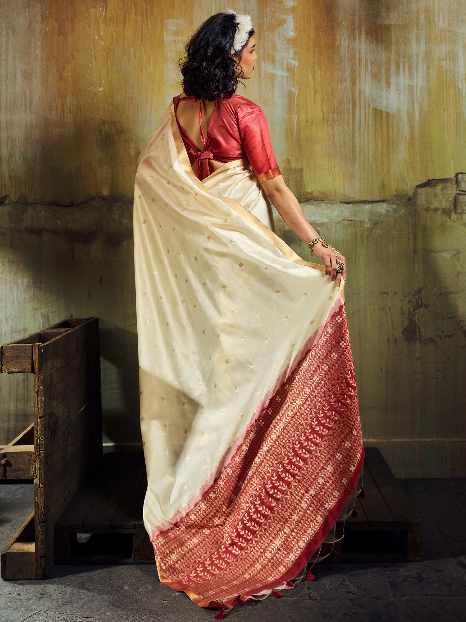 Women's Silk Blend Off White Woven Design Designer Saree With Blouse Piece