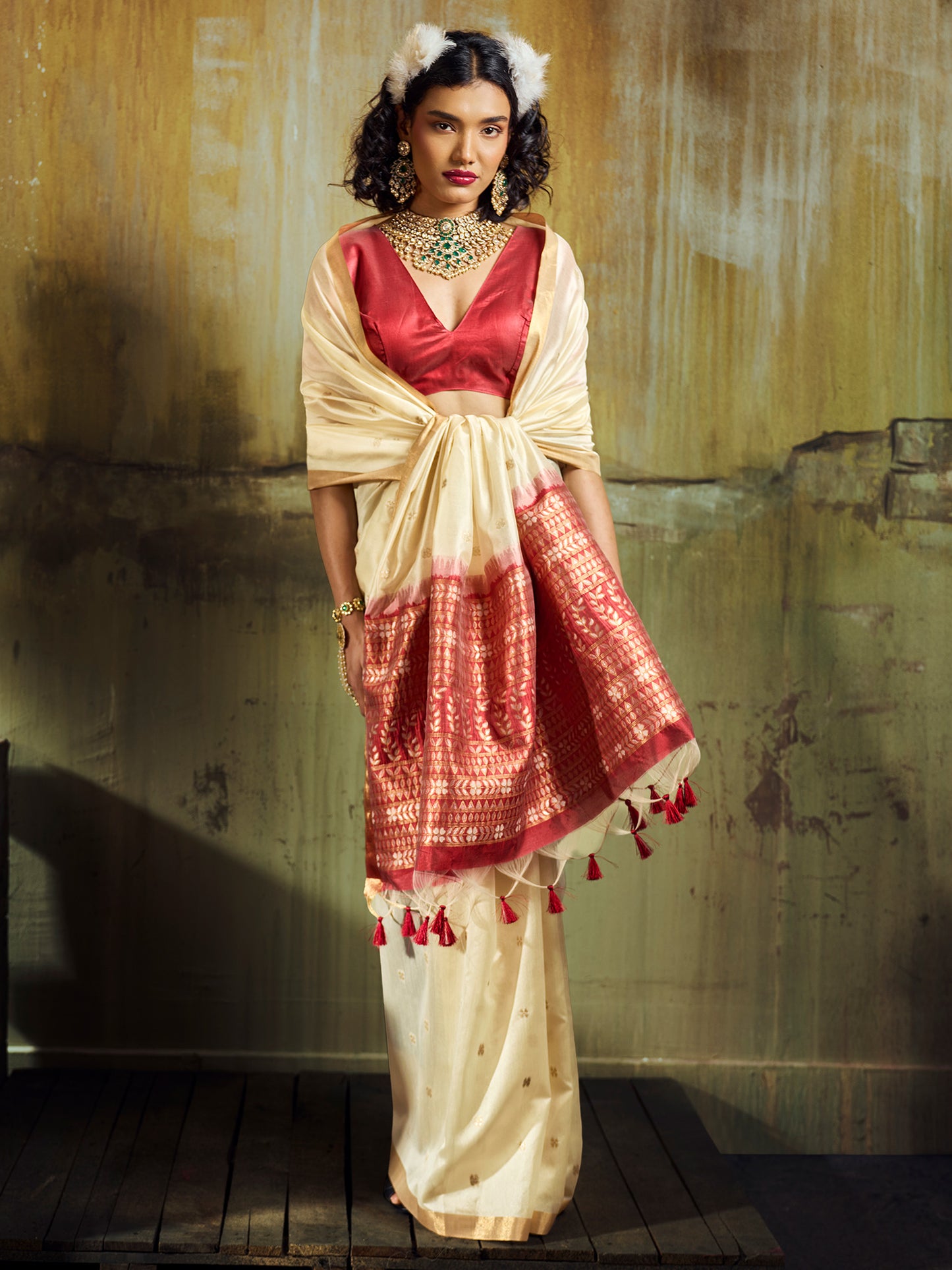 Women's Silk Blend Off White Woven Design Designer Saree With Blouse Piece