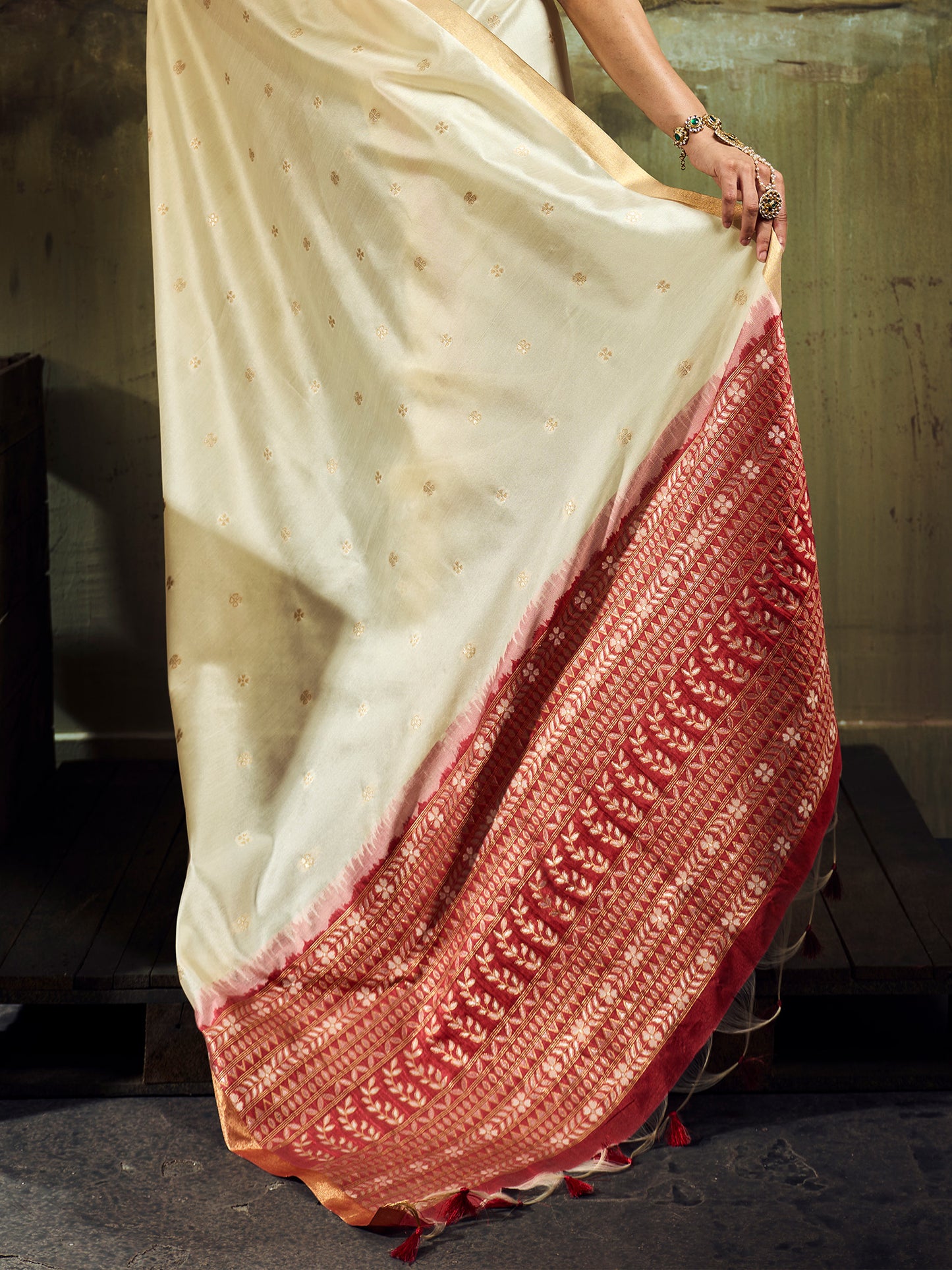 Women's Silk Blend Off White Woven Design Designer Saree With Blouse Piece