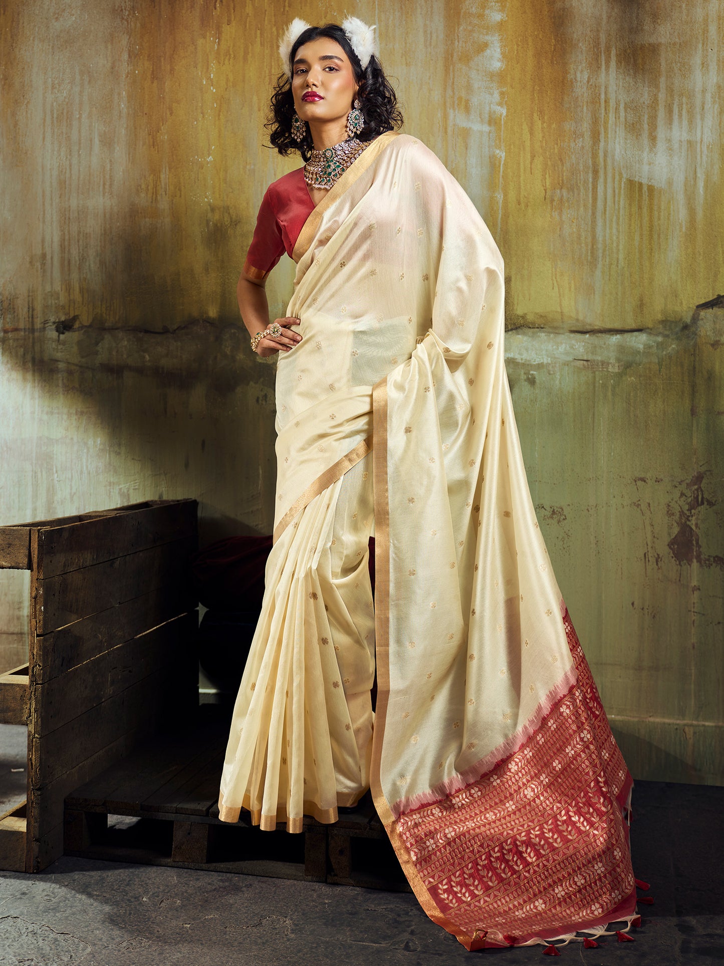 Women's Silk Blend Off White Woven Design Designer Saree With Blouse Piece