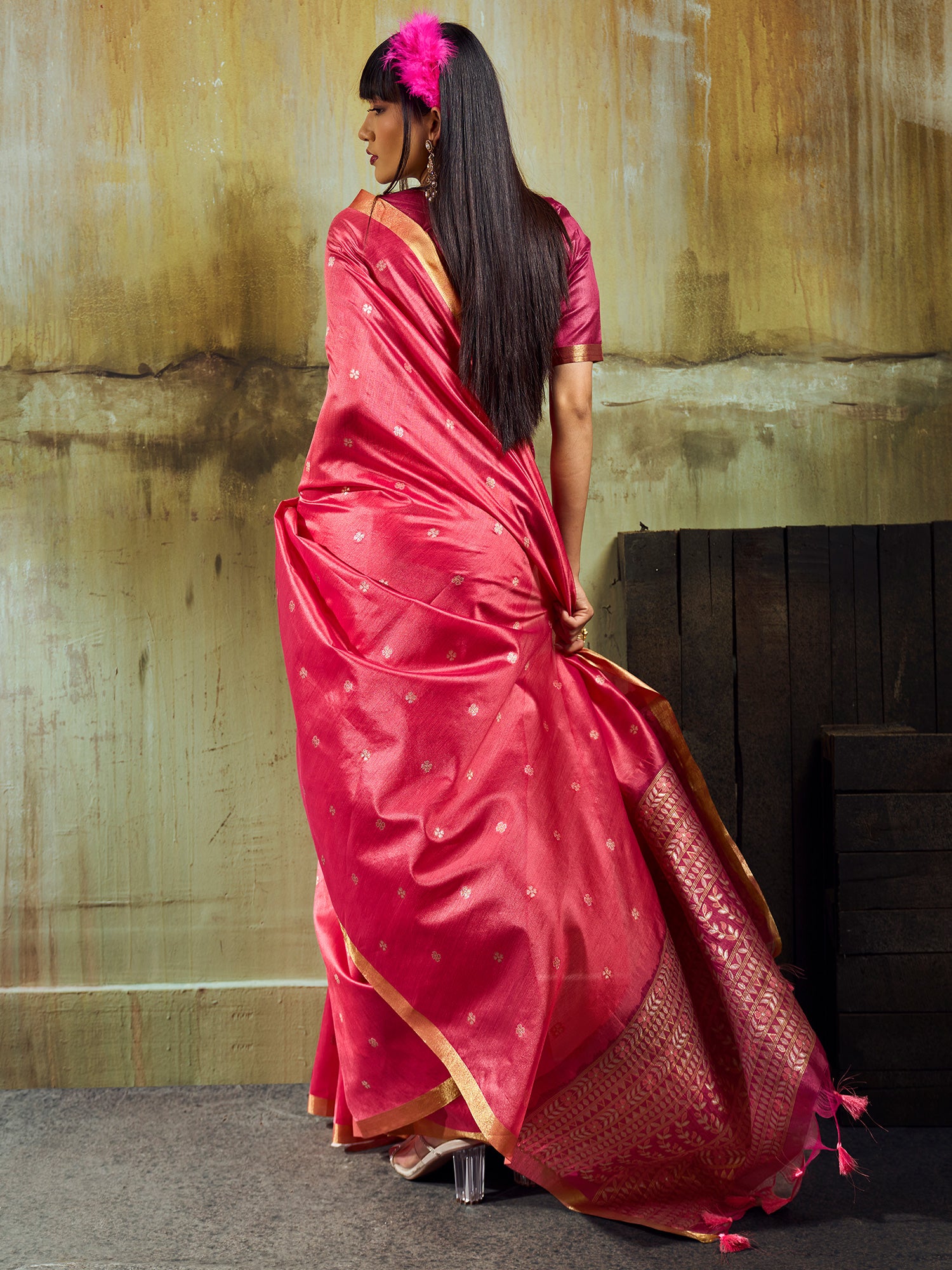 Women's Silk Blend Pink Woven Design Designer Saree With Blouse Piece