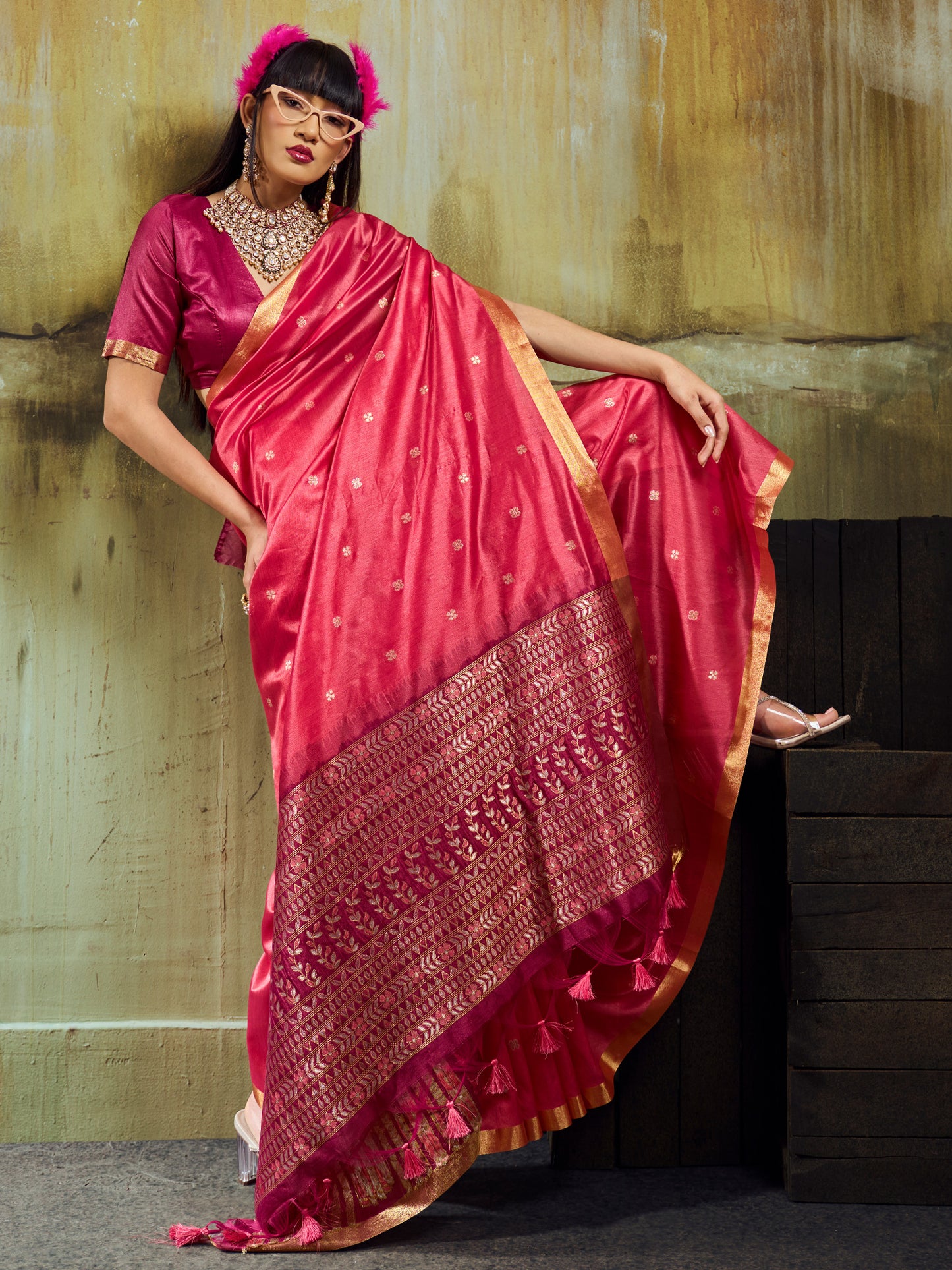 Women's Silk Blend Pink Woven Design Designer Saree With Blouse Piece