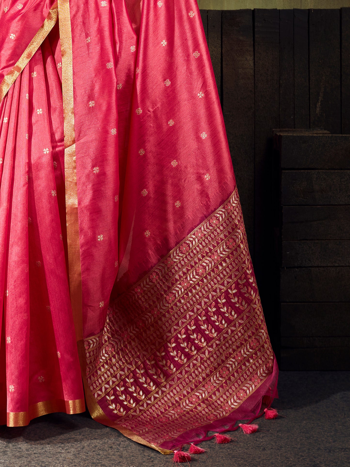 Women's Silk Blend Pink Woven Design Designer Saree With Blouse Piece