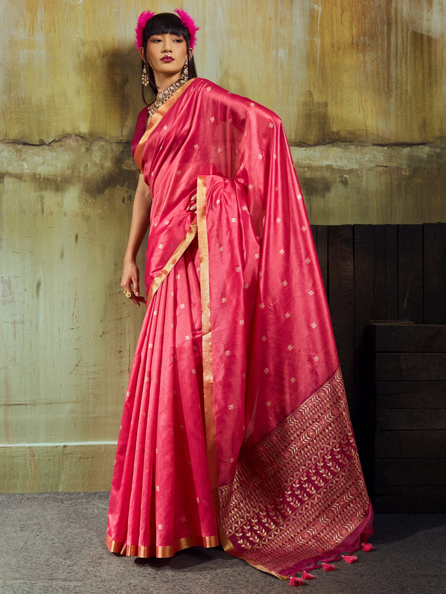 Women's Silk Blend Pink Woven Design Designer Saree With Blouse Piece