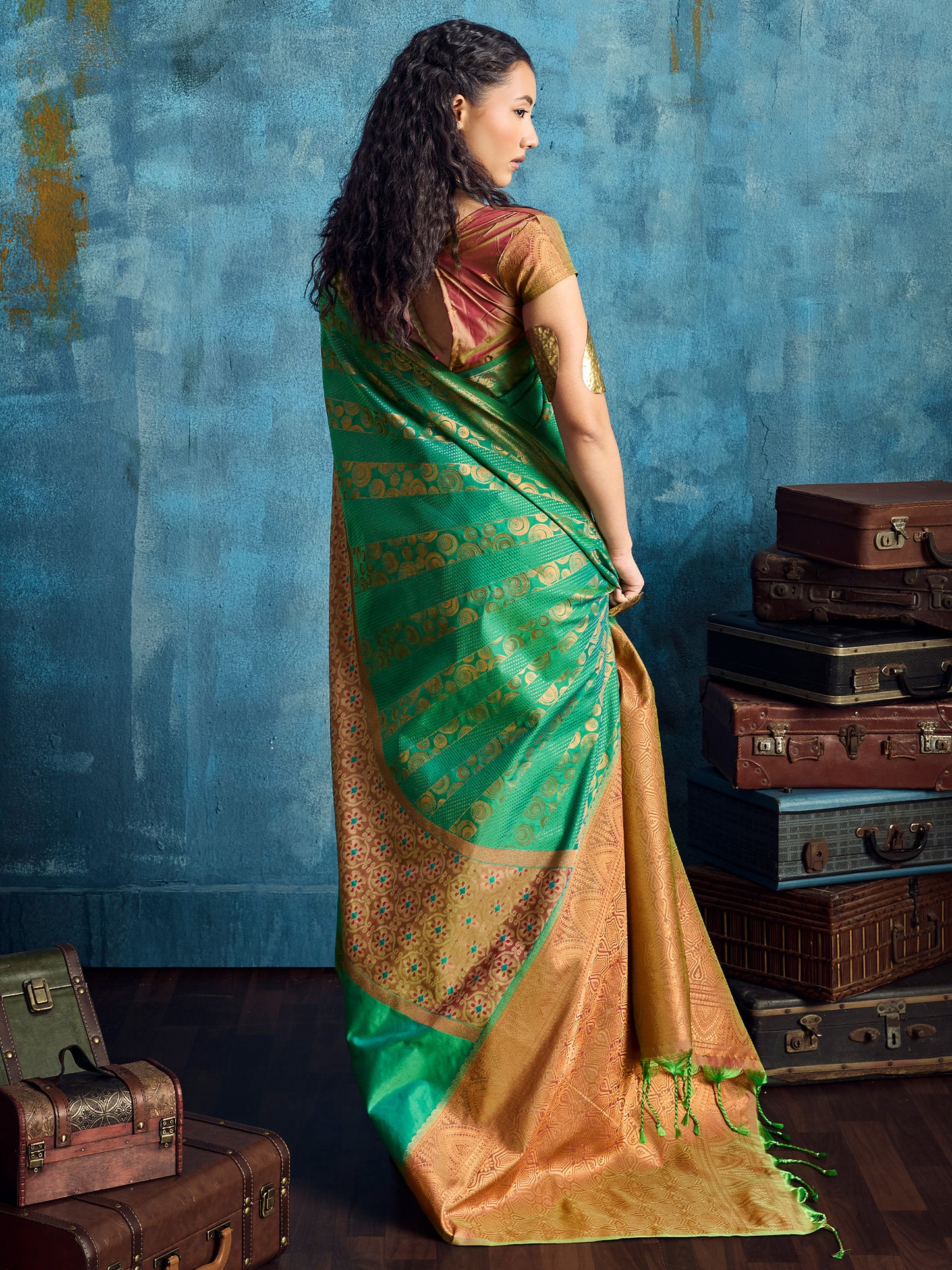 Women's Pure Silk Green Woven Design Designer Saree With Blouse Piece