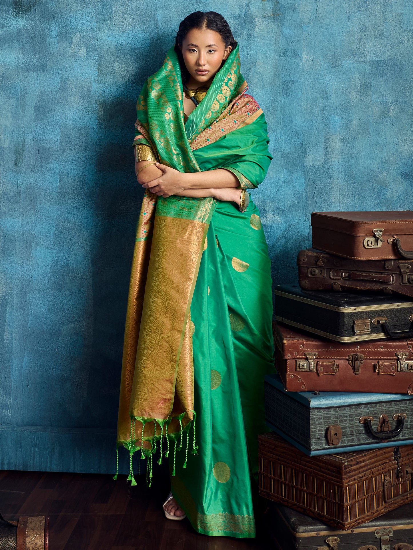 Women's Pure Silk Green Woven Design Designer Saree With Blouse Piece