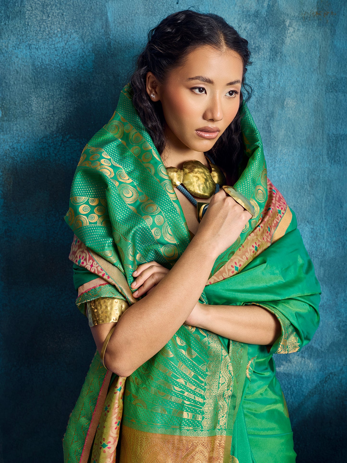 Women's Pure Silk Green Woven Design Designer Saree With Blouse Piece