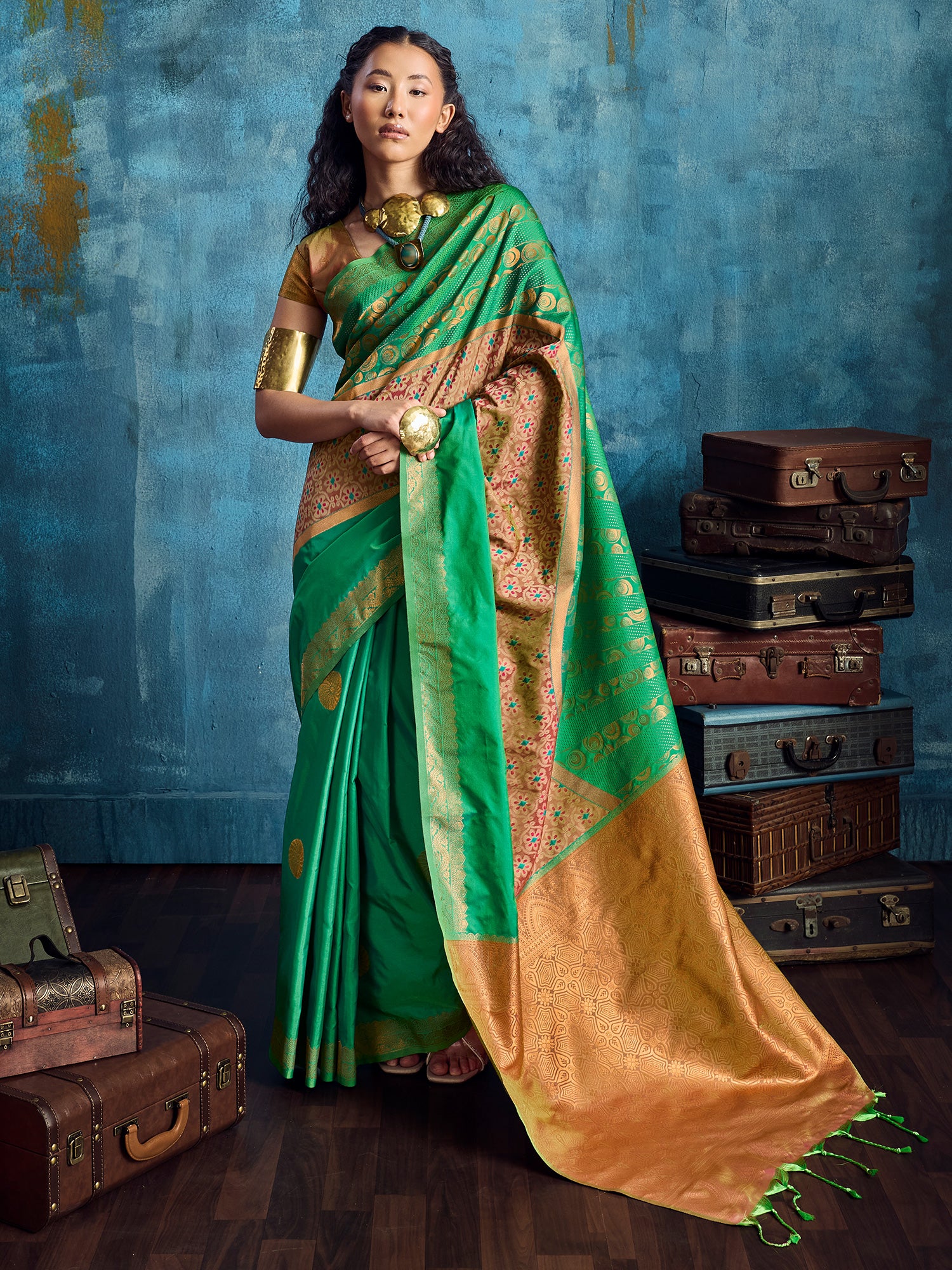 Women's Pure Silk Green Woven Design Designer Saree With Blouse Piece