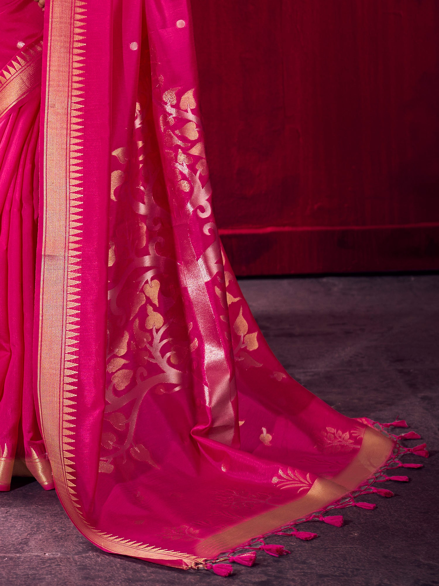 Women's Art Silk Pink Woven Design Designer Saree With Blouse Piece