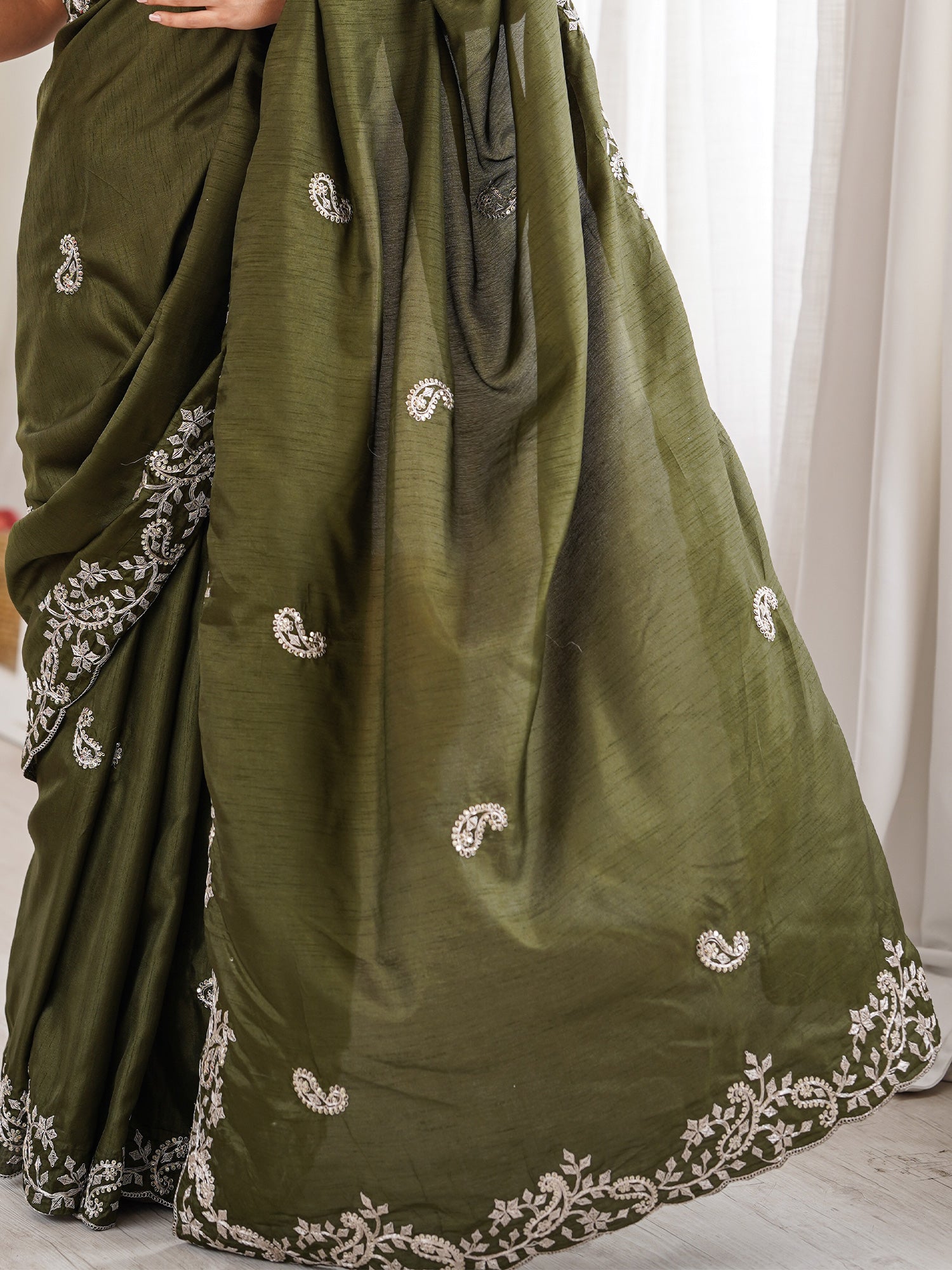 Women's Dola Silk Green Embellished Designer Saree With Blouse Piece