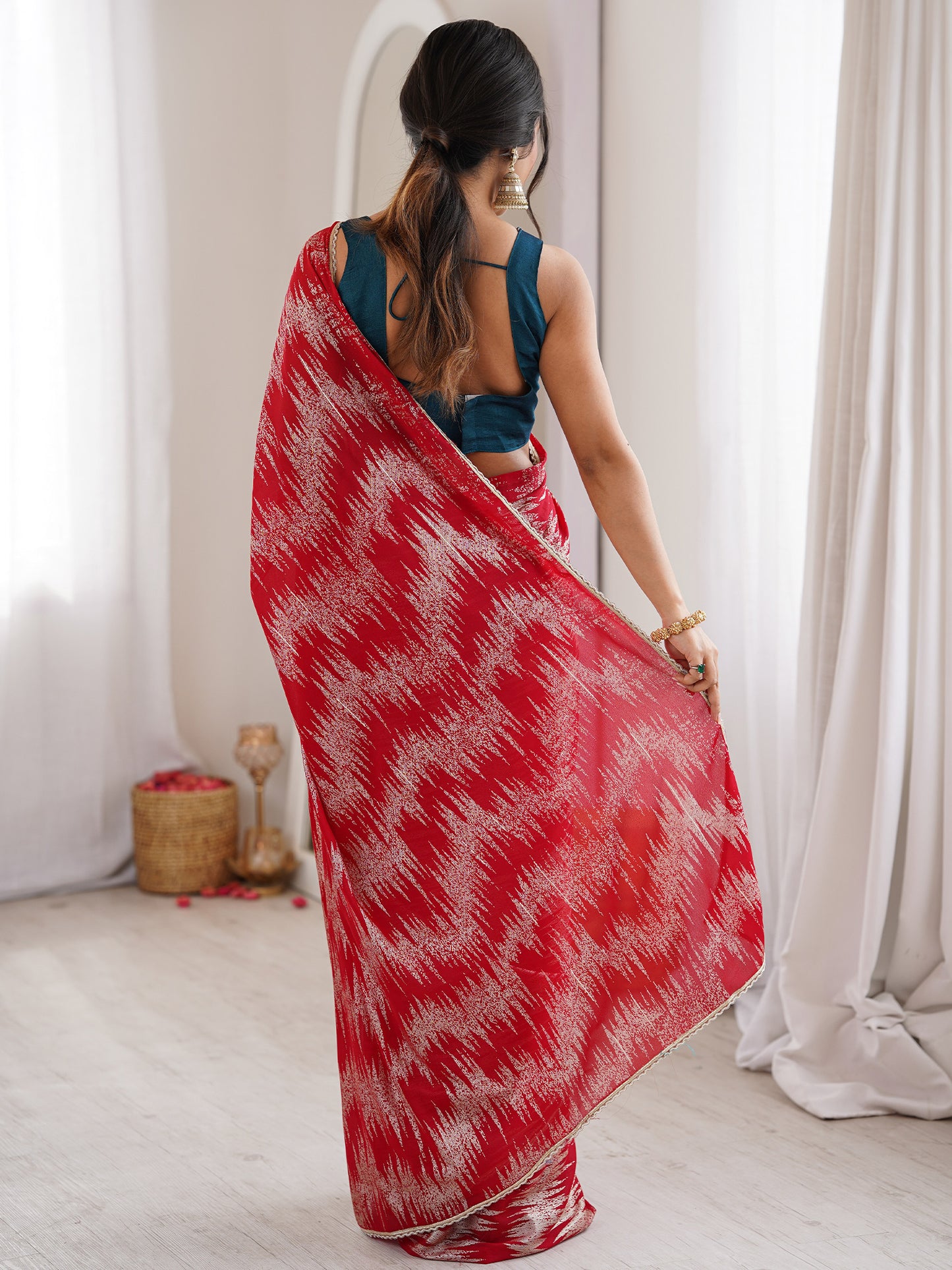 Women's Georgette Red Digital Print Designer Saree With Blouse Piece