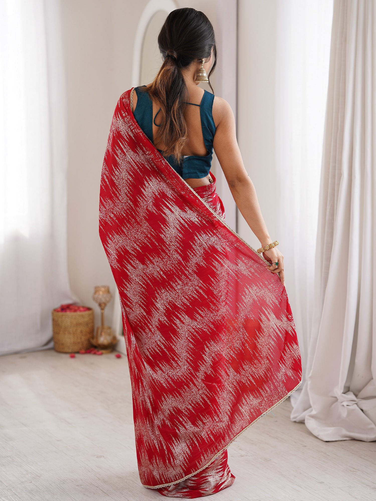 Women's Georgette Red Digital Print Designer Saree With Blouse Piece