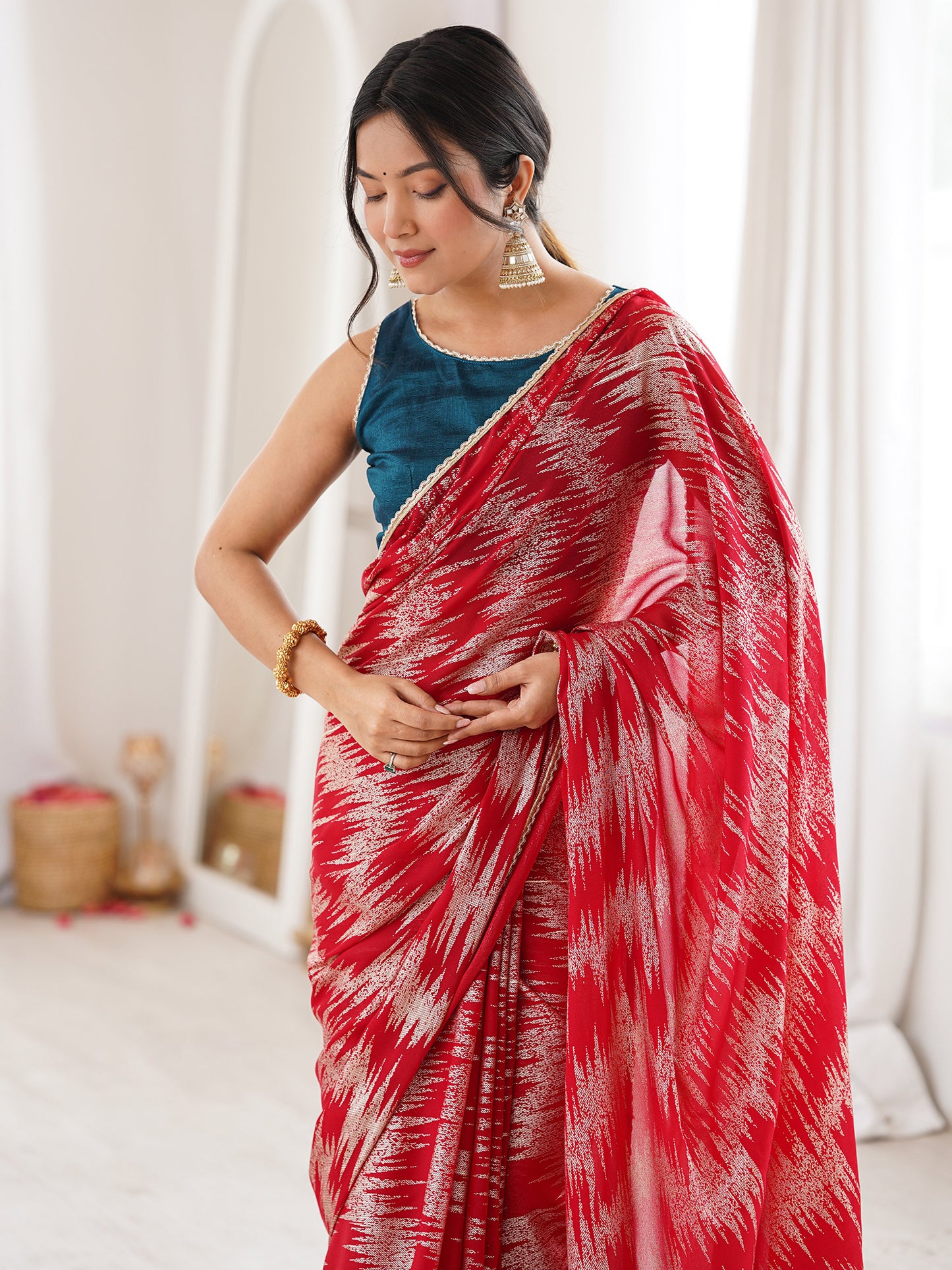 Women's Georgette Red Digital Print Designer Saree With Blouse Piece