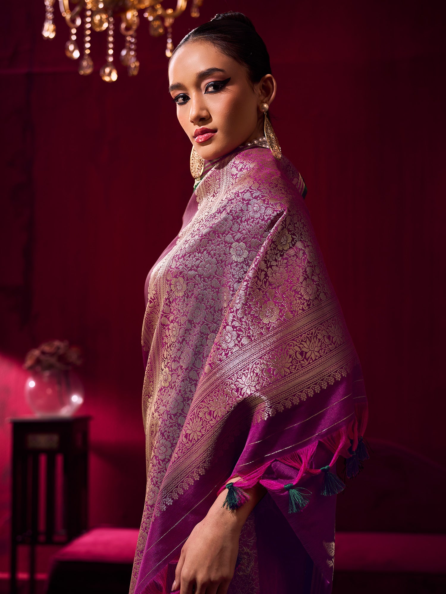 Women's Linen Magenta Woven Design Designer Saree With Blouse Piece