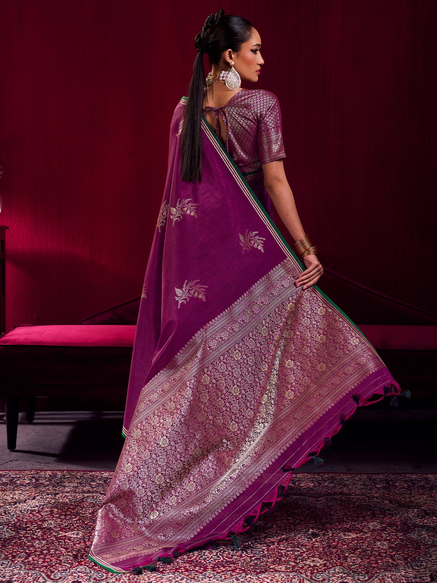 Women's Linen Magenta Woven Design Designer Saree With Blouse Piece