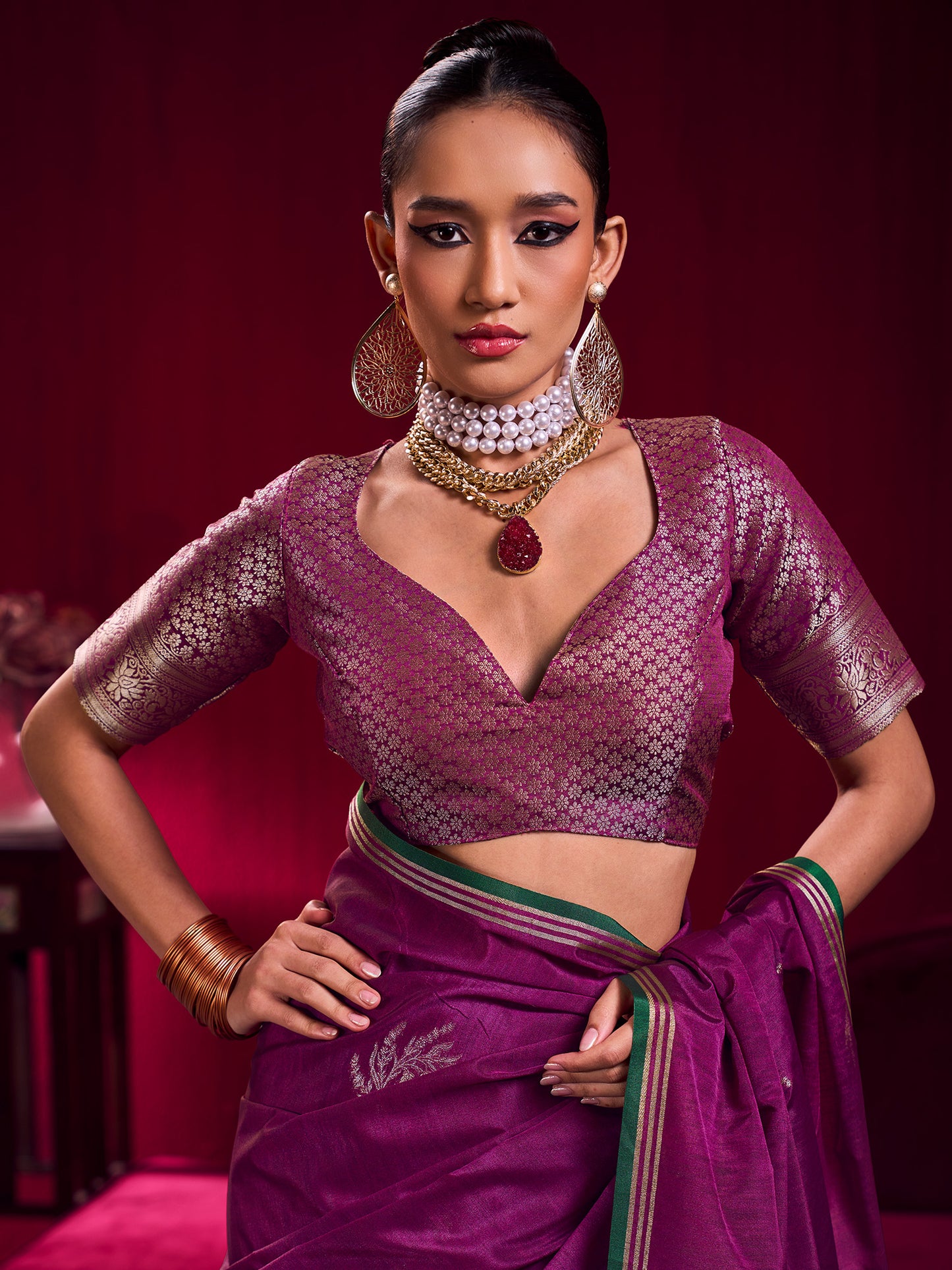 Women's Linen Magenta Woven Design Designer Saree With Blouse Piece