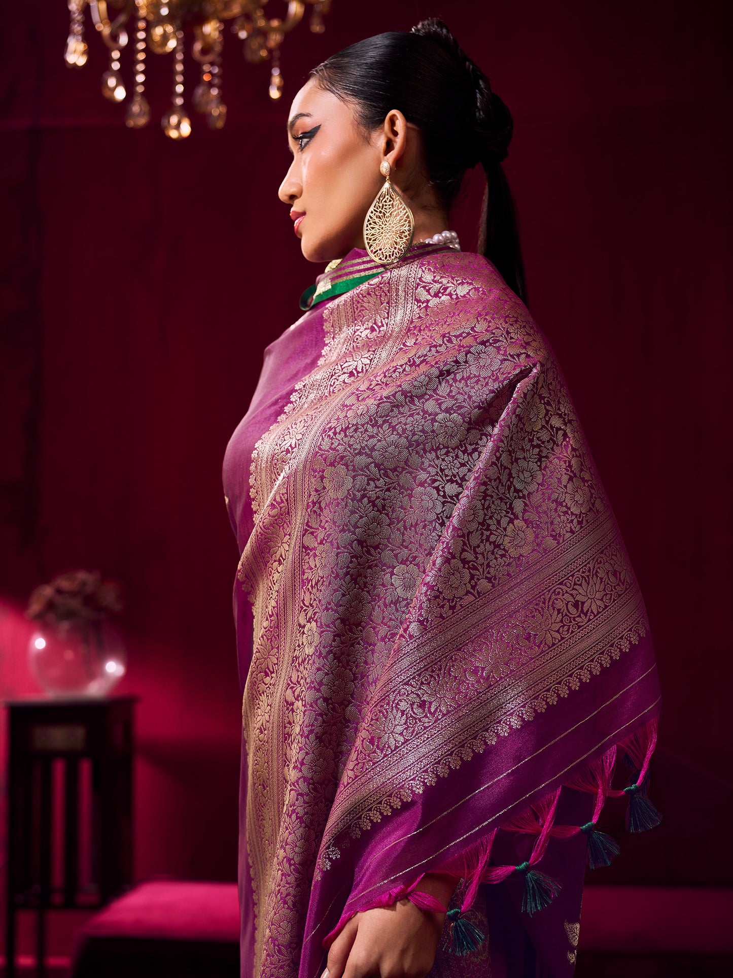 Women's Linen Magenta Woven Design Designer Saree With Blouse Piece